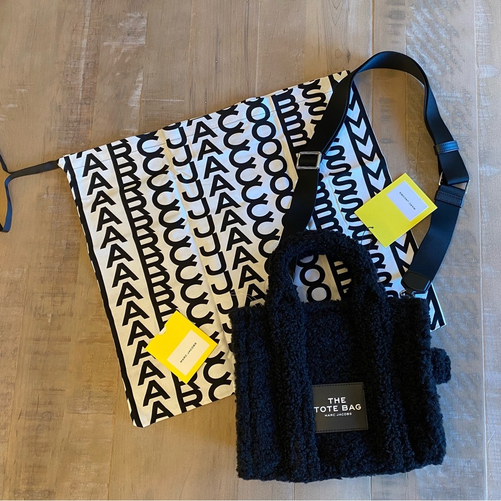 NWT Marc Jacobs The Teddy Small Tote Bag in Black